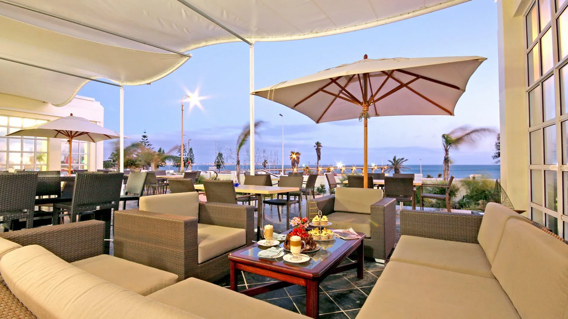 The Beach Hotel Port Elizabeth 4*,  África do Sul